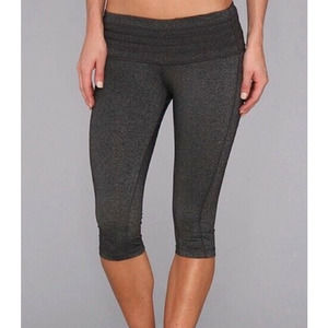 Prana Olympia Gray Knicker Cropped Leggings Mid Rise EUC Women's Medium